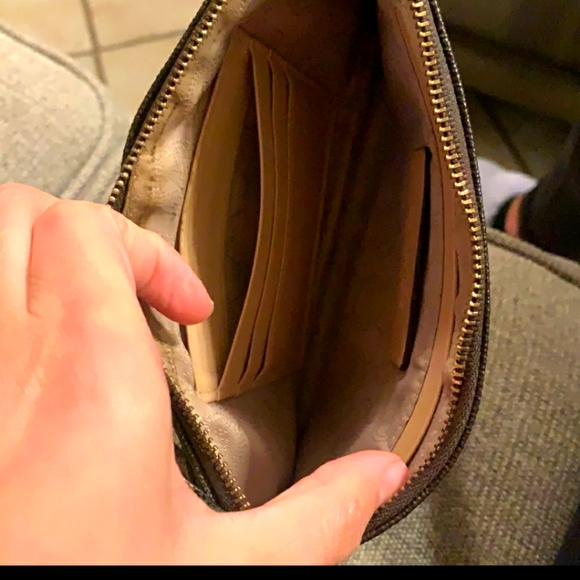 Micheal Kors Wristlet - Picture 7 of 12